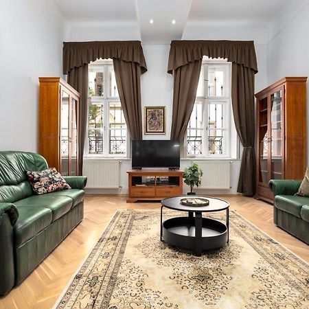 Emerald Suite With Free Parking Budapest Bagian luar foto