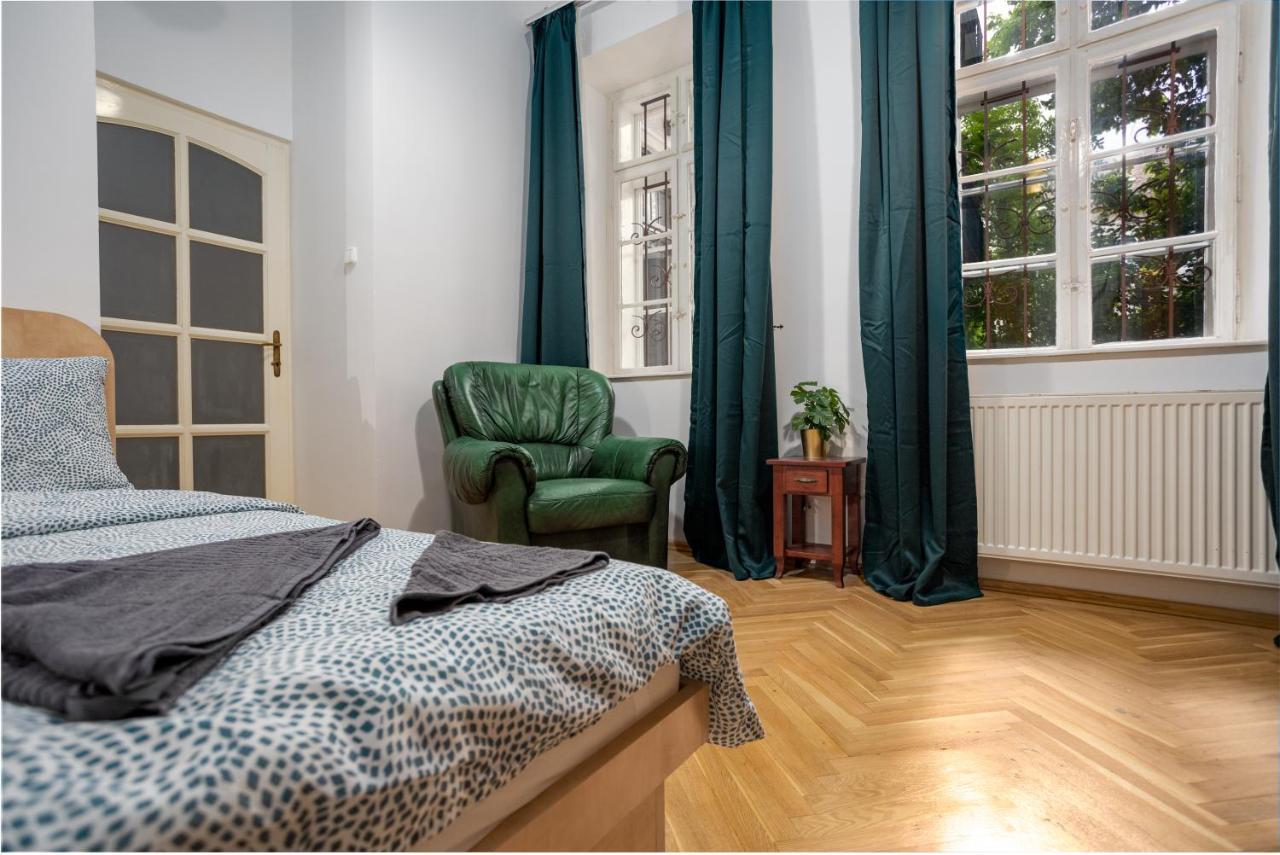Emerald Suite With Free Parking Budapest Bagian luar foto