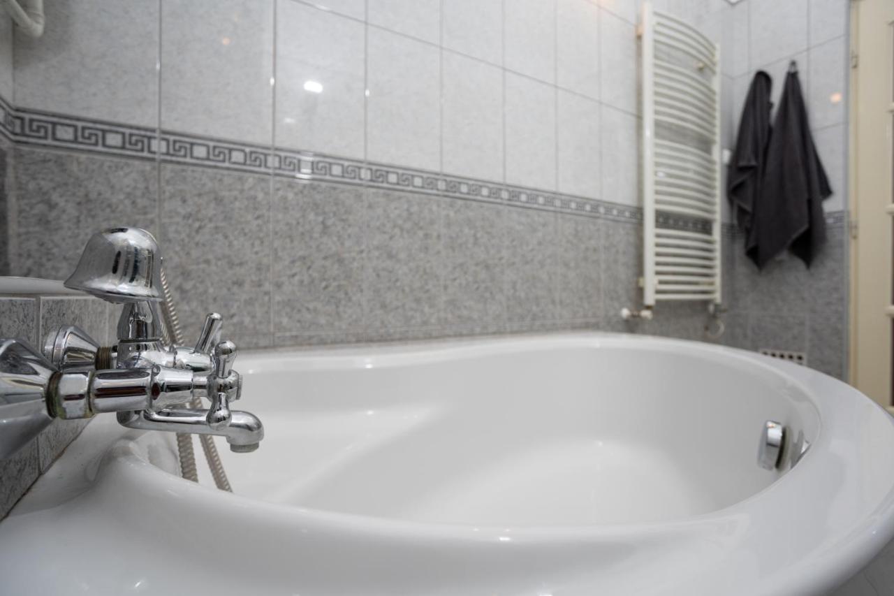 Emerald Suite With Free Parking Budapest Bagian luar foto