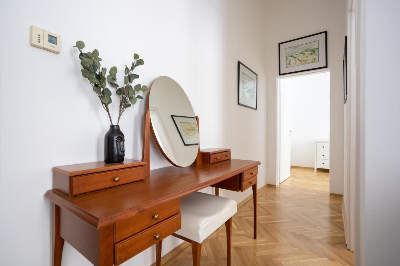 Emerald Suite With Free Parking Budapest Bagian luar foto
