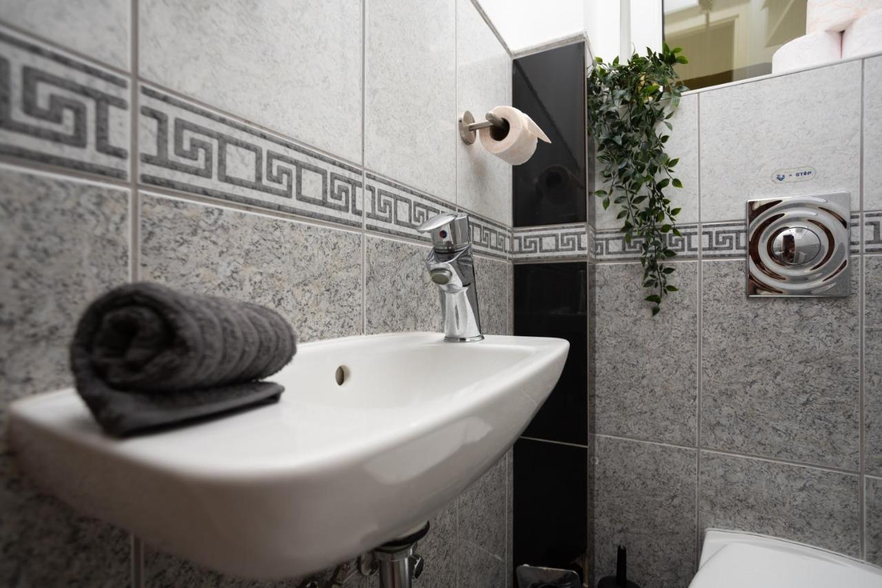 Emerald Suite With Free Parking Budapest Bagian luar foto
