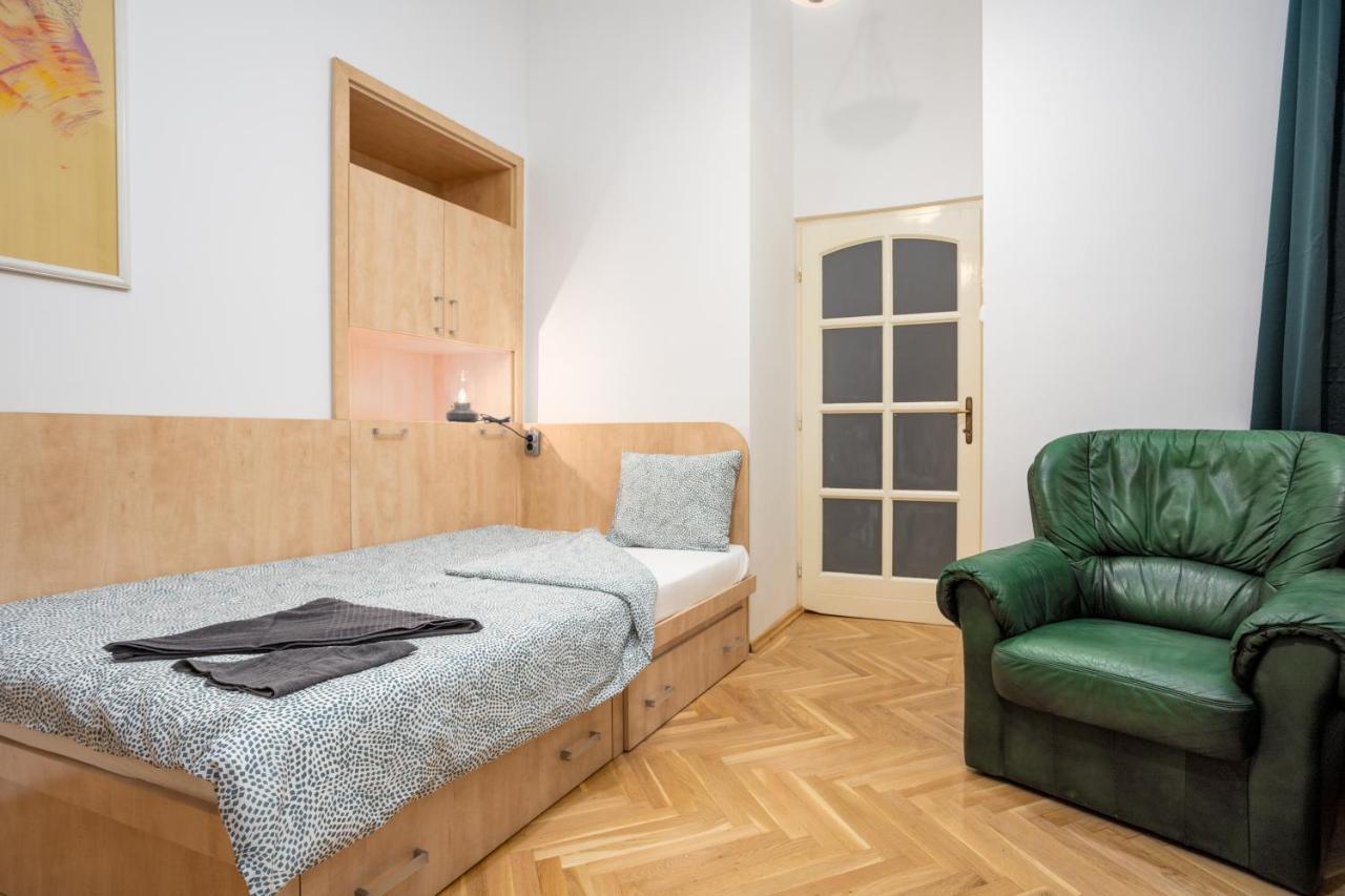 Emerald Suite With Free Parking Budapest Bagian luar foto