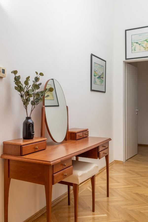 Emerald Suite With Free Parking Budapest Bagian luar foto