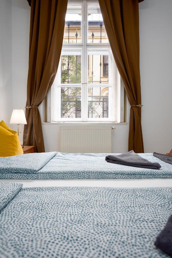 Emerald Suite With Free Parking Budapest Bagian luar foto